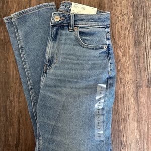 NWT American Eagle light wash mom jeans